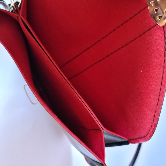 VINTAGE Black Faux Leather Red Felt Crossbody Hip Bag - Picture 8 of 11